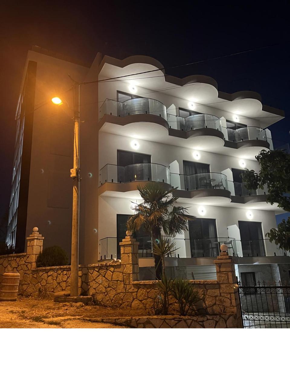 Belsar Hotel Ksamil Buitenkant foto