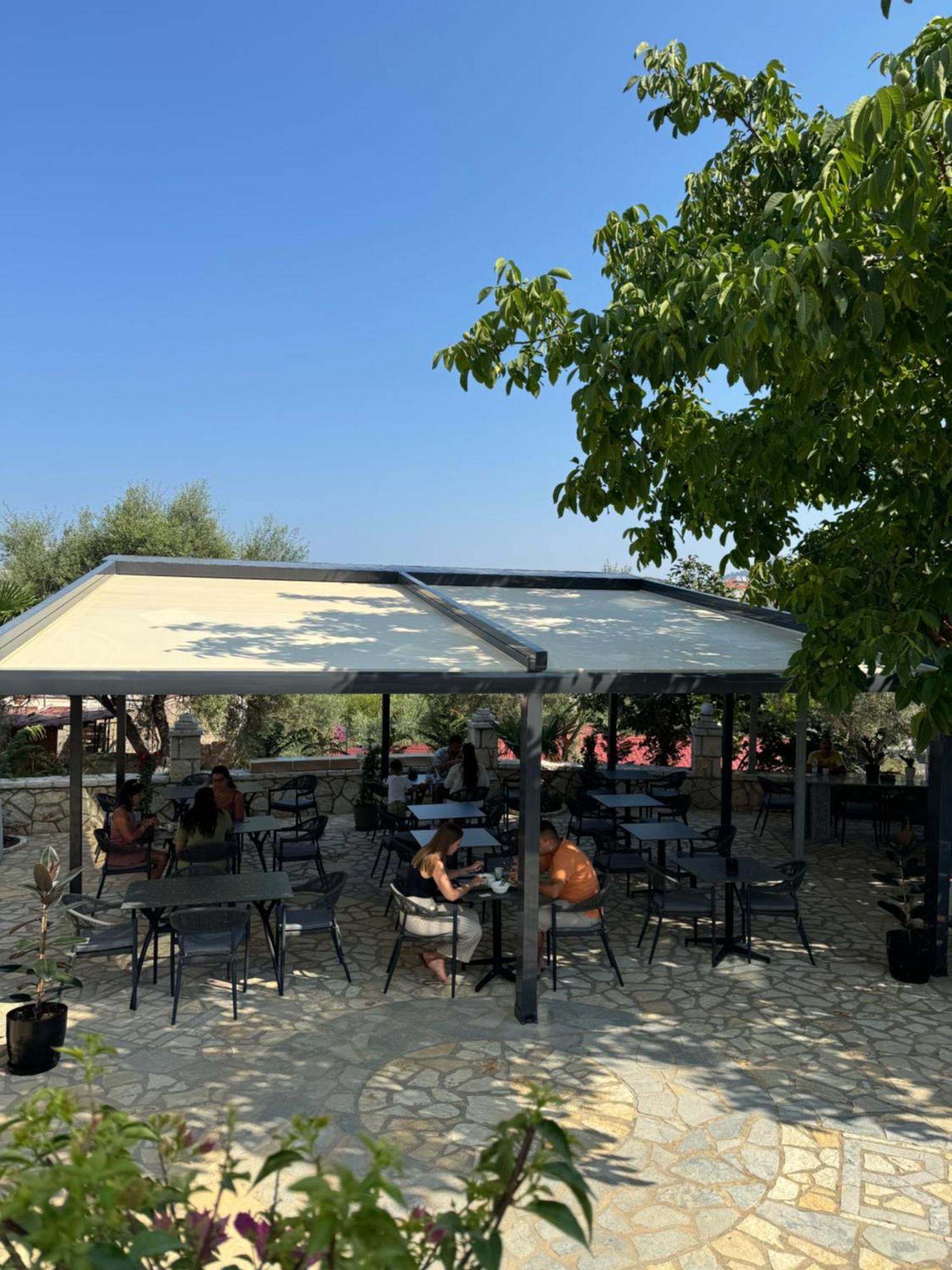 Belsar Hotel Ksamil Buitenkant foto